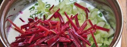 хладник литовский — холодный суп из свеклы. Шаг 3