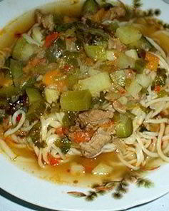 Лагман с солеными огурцами