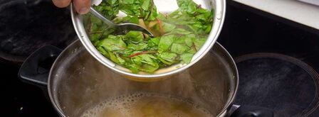 кисломолочный суп со свекольной ботвой сарнапур. Шаг 4