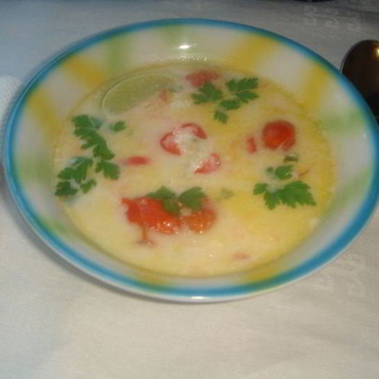 Рецепт молочного супа по-тайски с курочкой, креветками и помидорчиками черри