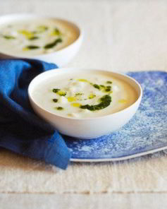 Молочный суп с клецками и цветной капустой