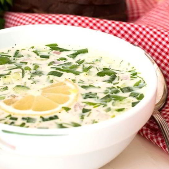 Рецепт окрошки на воде с сервелатом и лимоном