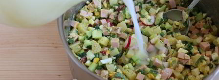 окрошка с колбасой на сыворотке. Шаг 19