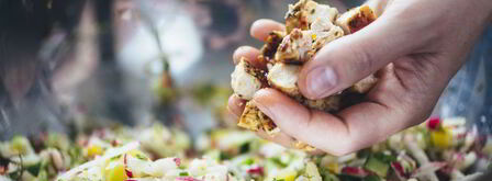 окрошка с куриной грудкой на кефире. Шаг 12