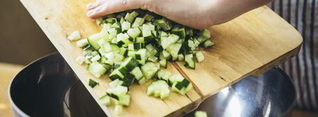 окрошка с куриной грудкой на кефире. Шаг 5