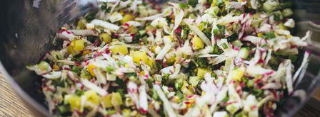 окрошка с куриной грудкой на кефире. Шаг 8