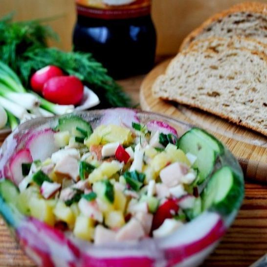 Рецепт окрошки сборной мясной в ледяной чаше