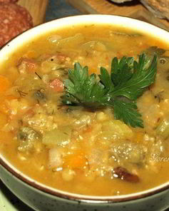 Чечевичная похлебка с овощами и пепперони