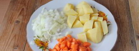 рассольник с перловкой и солеными огурцами с говядиной. Шаг 7