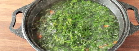 щи из крапивы с яйцом. Шаг 9