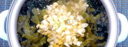 зеленые щи с крапивой и щавелем с яйцом. Шаг 11