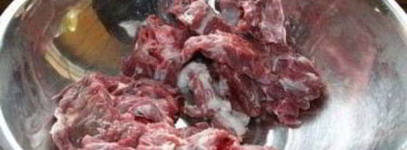 шурпа в казане на костре. Шаг 3