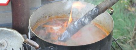 вкусный суп шурпа на костре в казане. Шаг 9