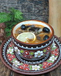 Постная солянка с грибами и капустой