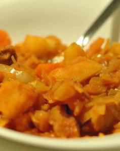 Солянка из свежей капусты с картошкой