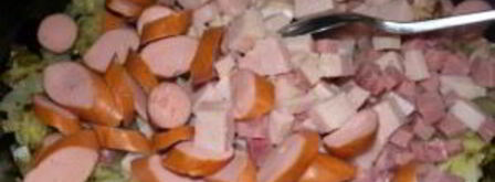 солянка сборная с колбасой. Шаг 7