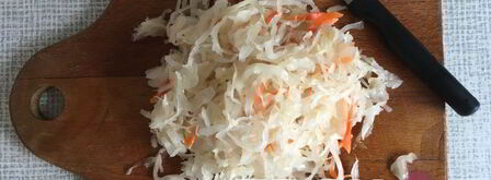 солянка второе блюдо тушенная картошка с рыбой и квашенной капустой. Шаг 5