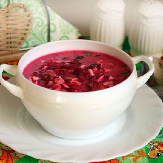 Рецепт холодного свекольника с курицей на сметане и минеральной воде