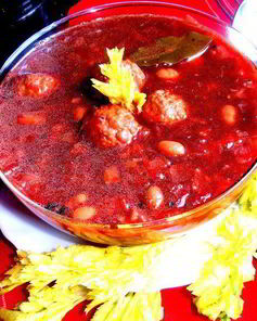 Латвийский свекольник с фрикадельками