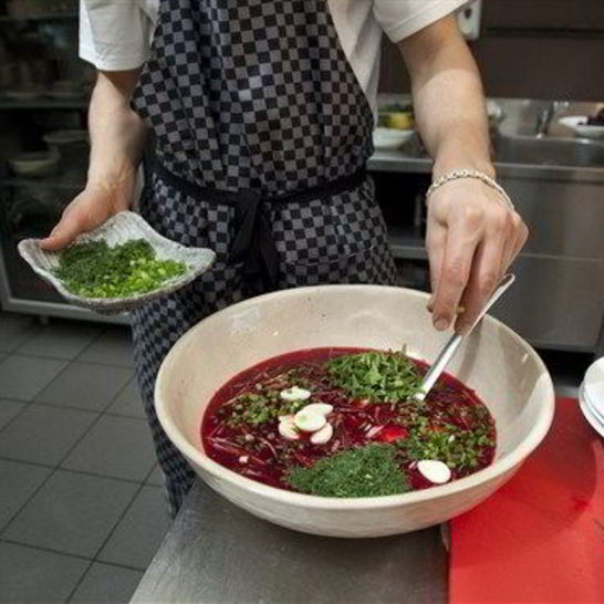 Рецепт свекольника с перепелиными яйцам