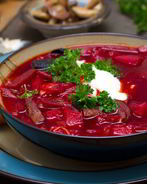 Теплый свекольник с мясом и ботвой