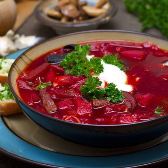 Рецепт теплого свекольника с мясом и ботвой