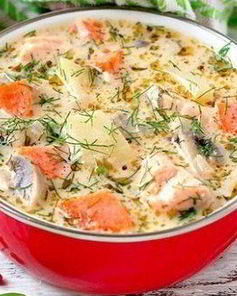 Аппетитный сырный суп с форелью и грибами