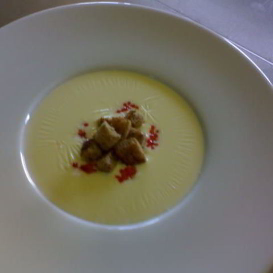 Рецепт сырного супа с крутонами и красной икрой