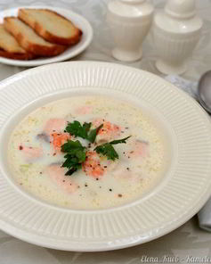 Сырный суп с семгой и креветками