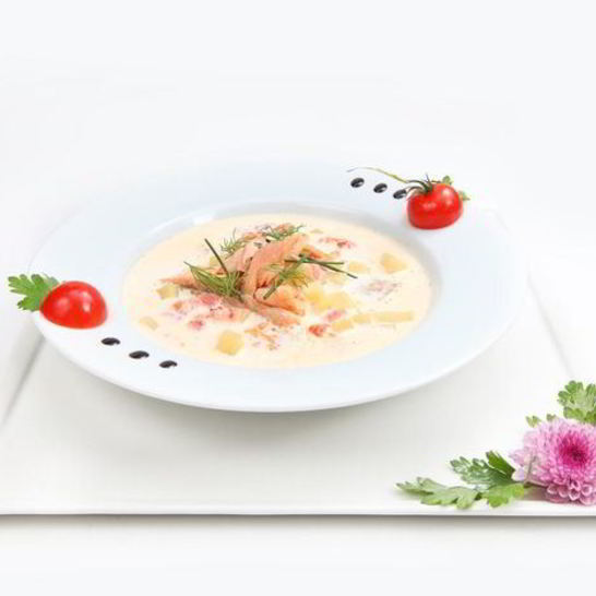 Рецепт сливочной ухи с копченой форелью и томатами