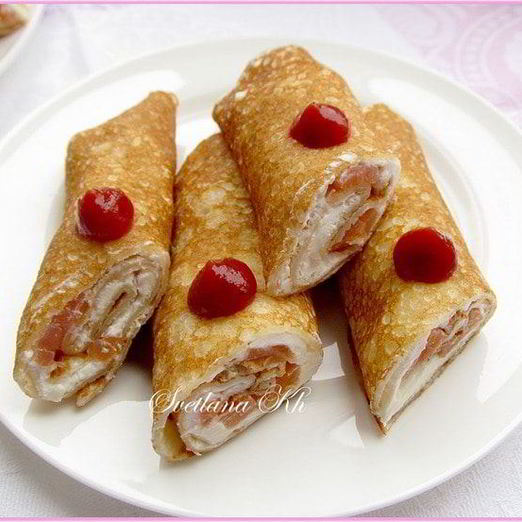 Блинчики с копченой семгой и творожным сыром