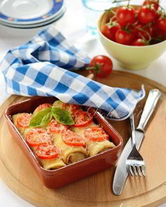 Блинчики с мясной начинкой болоньезе