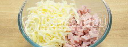 блины с колбасой и сыром. Шаг 7