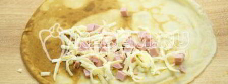 блины с колбасой и сыром. Шаг 8