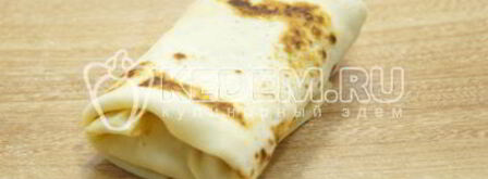 блины с колбасой и сыром. Шаг 9