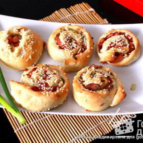 Рецепт булочек с сосиской
