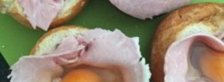 горячие булочки с яйцом, сыром и ветчиной на завтрак. Шаг 5