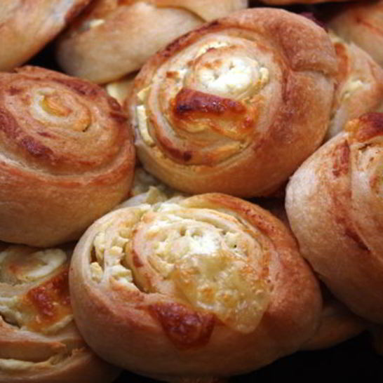 Рецепт сырных булочек из слоеного теста