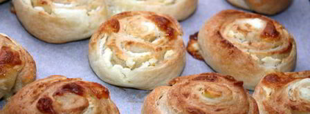 сырные булочки из слоеного теста. Шаг 5