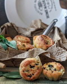 Сырные булочки с чесноком и базиликом