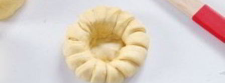 ватрушки с творогом, брынзой и зеленью. Шаг 13