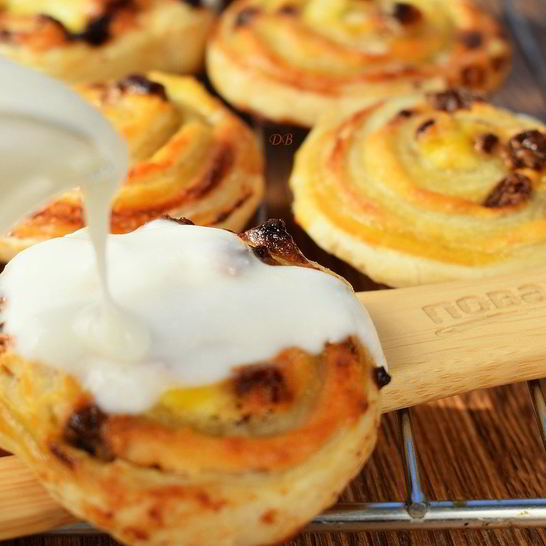 Рецепт ватрушек с творогом в сметанной заливке