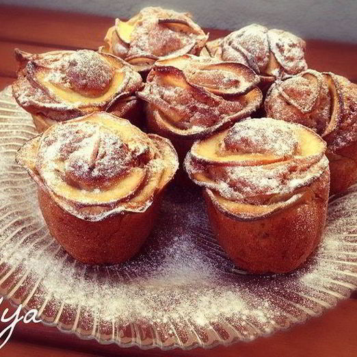 Бананово-овсяные кексы с яблочными розами