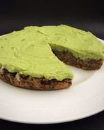 Кекс из гречки с кремом из авокадо
