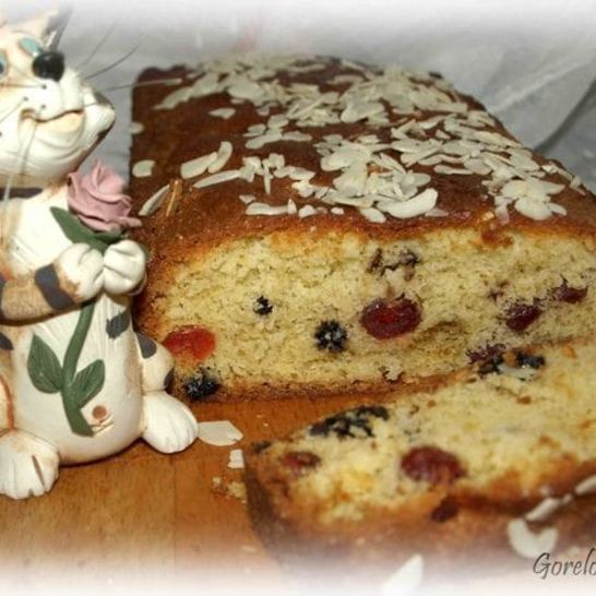 Рецепт кекса с вяленой вишней, арахисом и шоколадом