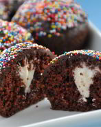 Шоколадные капкейки с кремовой начинкой