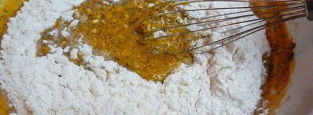 тыквенно-маковые кексы с воздушным кремом веселые привидения. Шаг 7