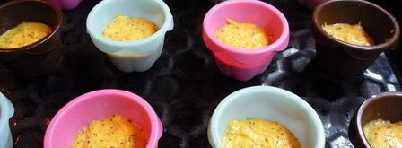 тыквенно-маковые кексы с воздушным кремом веселые привидения. Шаг 8