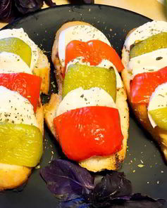 Багет с моцареллой и перцем