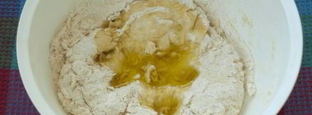 хлеб на сыворотке с оливковым маслом. Шаг 4